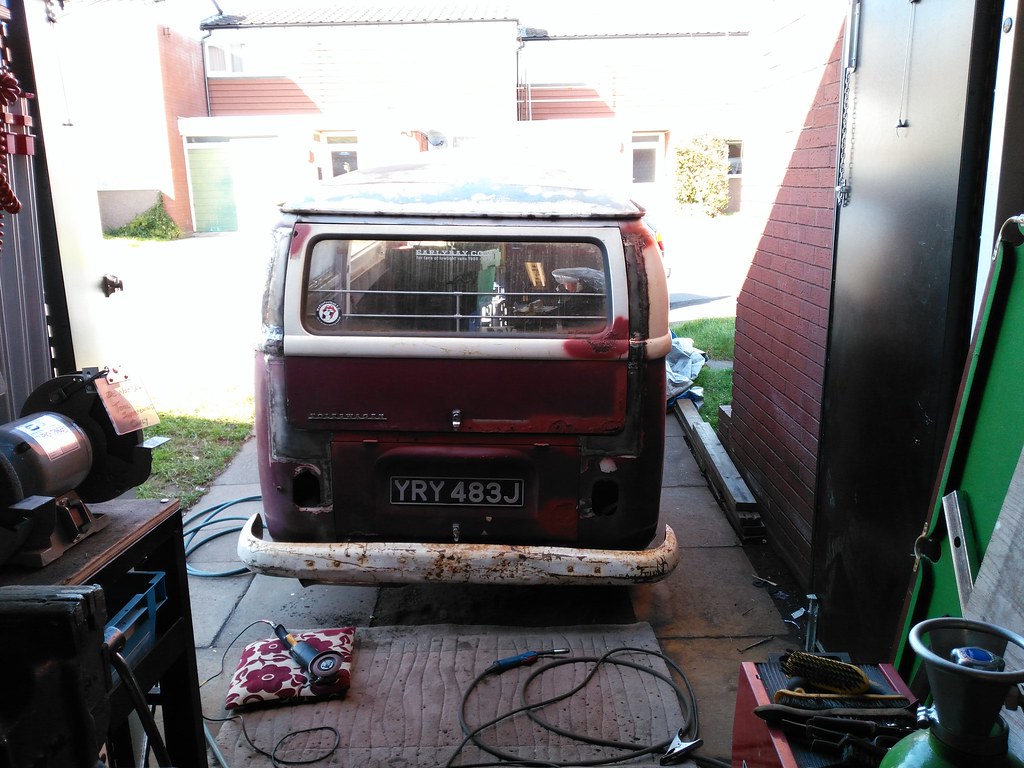 25648070573